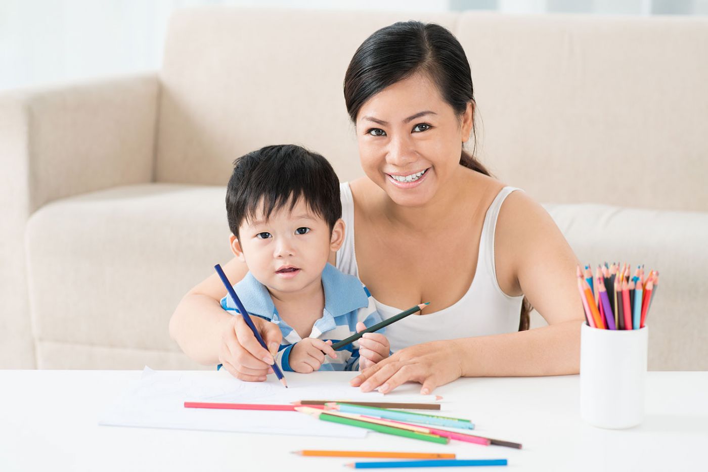 Mother teaches child arts and drawing